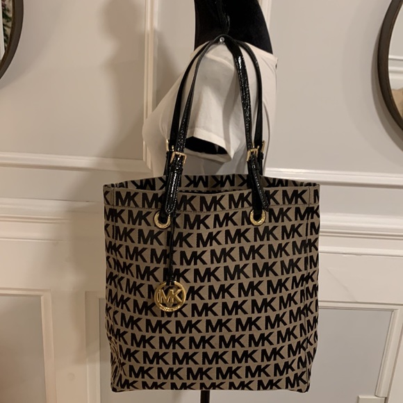 Michael Kors Oversized Logo Tote - Picture 8 of 13